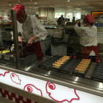 横浜くりこ庵 - 製造中のキッチン