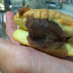 横浜くりこ庵 - 京急電車焼きのハミ出した餡