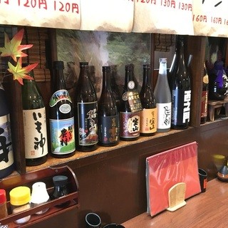 米、麦、芋、黒糖、泡盛など本格焼酎がそろっています。