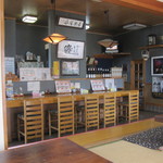 お一人様でしたが、堂々と座卓へ・・・。