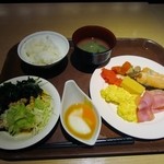 ブラッセリー プチサンク - ビュッフェの料理は和洋折衷ですがやっぱりご飯を中心とした料理を選んでしまいます。
