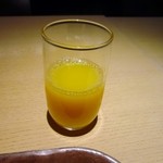 ブラッセリー プチサンク - 最初はオレンジジュースをいただいてビュッフェのスタート。
