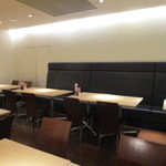 ブラッセリー プチサンク - 筑紫口を出て直ぐの所にあるこの店は外部からもとても利用しやすくランチやデイナーといつも多くのお客様で賑わってます。

お店もホテルのレストランのあって落ち着いた雰囲気のお店になってます