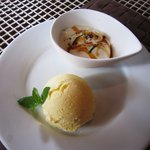 タヴェルナ　エッセ - 沖縄産スナックパイナップルのアイスとパンナコッタ