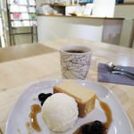 gift_lab GARAGE - クリームチーズケーキ　ロレーヌ岩塩のアイスクリーム添え、ハンドドリップコーヒー　深煎豆