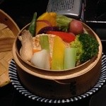 Hanatou ro - 蒸篭の中のハンバーグと野菜達