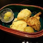 北新地 湯木 - 鱧とマツタケの天婦羅です。