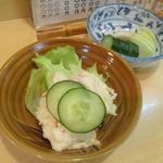 とんかつ燕楽 - ポテトサラダと漬物