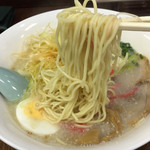 博多屋ラーメン - 豚骨ラーメン 麺リフト