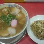 丸高中華そば 神戸二宮 - 特そば ￥750-   と   半チャン￥280-    2015.10.22