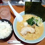 横浜家系ラーメン 魂心家 - 豚骨味噌らーめん