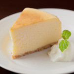 Kurashikku Saron Amadeusu - 手作りチーズケーキ。当店名物です。