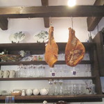 育風堂精肉店 - 吊るし肉