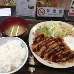 まんがだらけ - チキンカツ定食（通常730円→ランパスvol.4提示で500円）
●チキンカツ・ご飯・みそ汁