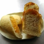 Kiniro Panya - 菊池農場の卵で作った自家製クリームパン、オニオンベーコンチーズパン OPEN＆CUT♪