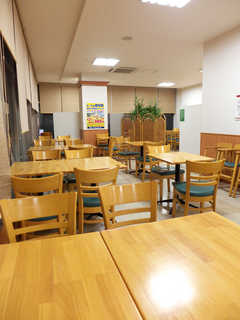 daishinfamiri-resutoran - 従業員食堂としても使われているらしい。飾り気のない雰囲気にも納得だ
