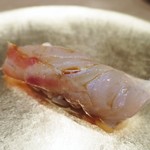 三谷 - 千葉銚子の紅葉鯛、昆布締め　
      