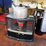 Teuchi Soba Honjin - もう、ストーブが炊かれています。