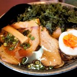 鶴亀 - 叉焼麺＋岩のり入り拉麺 1,020円＝15年10月中旬