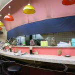 ラーメン清陽軒 - アーチを描くカウンター