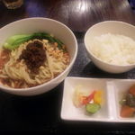 郷村居 - 正宗担担麺（700円）