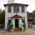 Brooklyn Ice Cream Factory - お店の外観(正面が入口)です。(2015年10月)