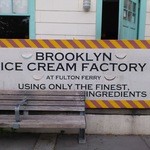 Brooklyn Ice Cream Factory - この看板が目印です。(2015年10月)