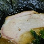 王道家 - モモのスモークしたチャーシューは柔らかく風味もいい。