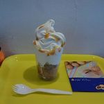 パンフリット - ソフトクリームの下が揚げパンー