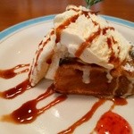 アップルパイ熱々に焼いてくれてます。