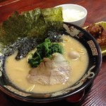 神山 - H.27.10.22.昼 濃厚とんこつ醤油ラーメン+唐揚げセット+ランチサービス白ごはん=850円