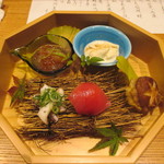 かま田 - ②八寸　手まり寿司、生湯葉、いくら大根おろし、下②足酒盗和え、椎茸の里芋射込み揚げ