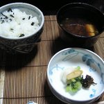 伊豆 薫風 - 止め椀、香の物、秋田こまち伊豆若布和え御飯