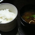 伊豆 薫風 - 若布御飯と赤だしのなめこ汁