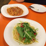 Pizzeria Primo Kyukaruizawa Ginzadori Ten - 手前 水菜のパスタ、奥 トマトのペペロンチーノ