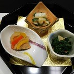 Shimozaki - イカのぬた、鯖の竜田揚げ、小松菜の煮浸し？
