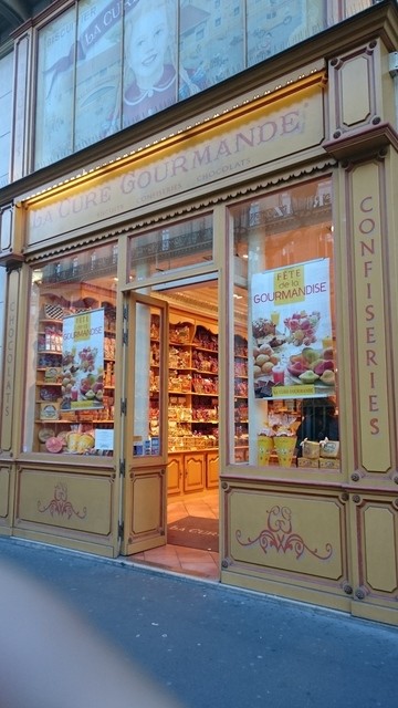 b:□ LA CURE GOURMANDE オペラ店（パリ