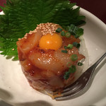 旬菜処 びいどろ - セーイカのコク旨自家製ラー油たれユッケ