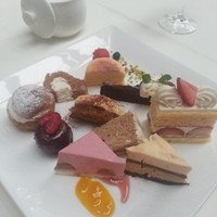 青山 エリュシオンハウス - ケーキ盛り合わせ