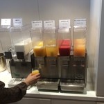 函館国際ホテル - ドリンク写真:【2015年09月】ソフトドリンクのコーナー。