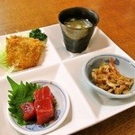 湘南茅ヶ崎 幸福餃子 - 幸福定食のおかず　味噌汁