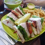 Hash House - クラブハウスサンド