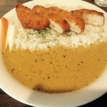 ご近所バル1丁目 - 一丁目カレー５５０円＋自家製鳥メンチ１５０円