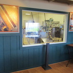 Hamakua Macadamia Nut Company - 工場見学窓