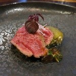 京松蘭はなれ - イチボの炙りタタキ、焼きナス添え