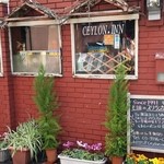 店舗脇から見てみた。