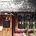 目黒銀座手前を曲がると、異国情緒豊かな店舗が現れた♪