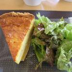 レ・グルモンディーズ cafe & bar - ベーコンのキッシュ_2015/10