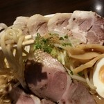 荒川らーめん魂 あしら - 麺リフト(^-^)自家製の中太麺がもちもちです