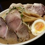 荒川らーめん魂 あしら - 特製みそらーめん！820円チャーシューが変わったでしょうか？ﾄﾛﾄﾛとレアチャーシューの2種で系列の赤シャモジ寄りになった気がします(*^￢^*)
